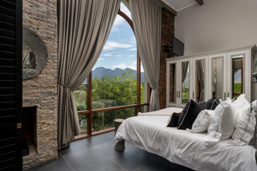 5 Bedroom Property for Sale in Winelands Western Cape